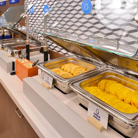 Holiday Inn Express Hotel & Suites Greensboro-East By Ihg Exteriör bild