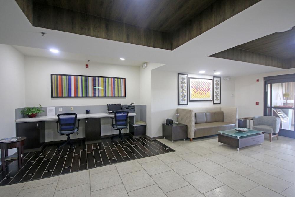 Holiday Inn Express Hotel & Suites Greensboro-East By Ihg Exteriör bild