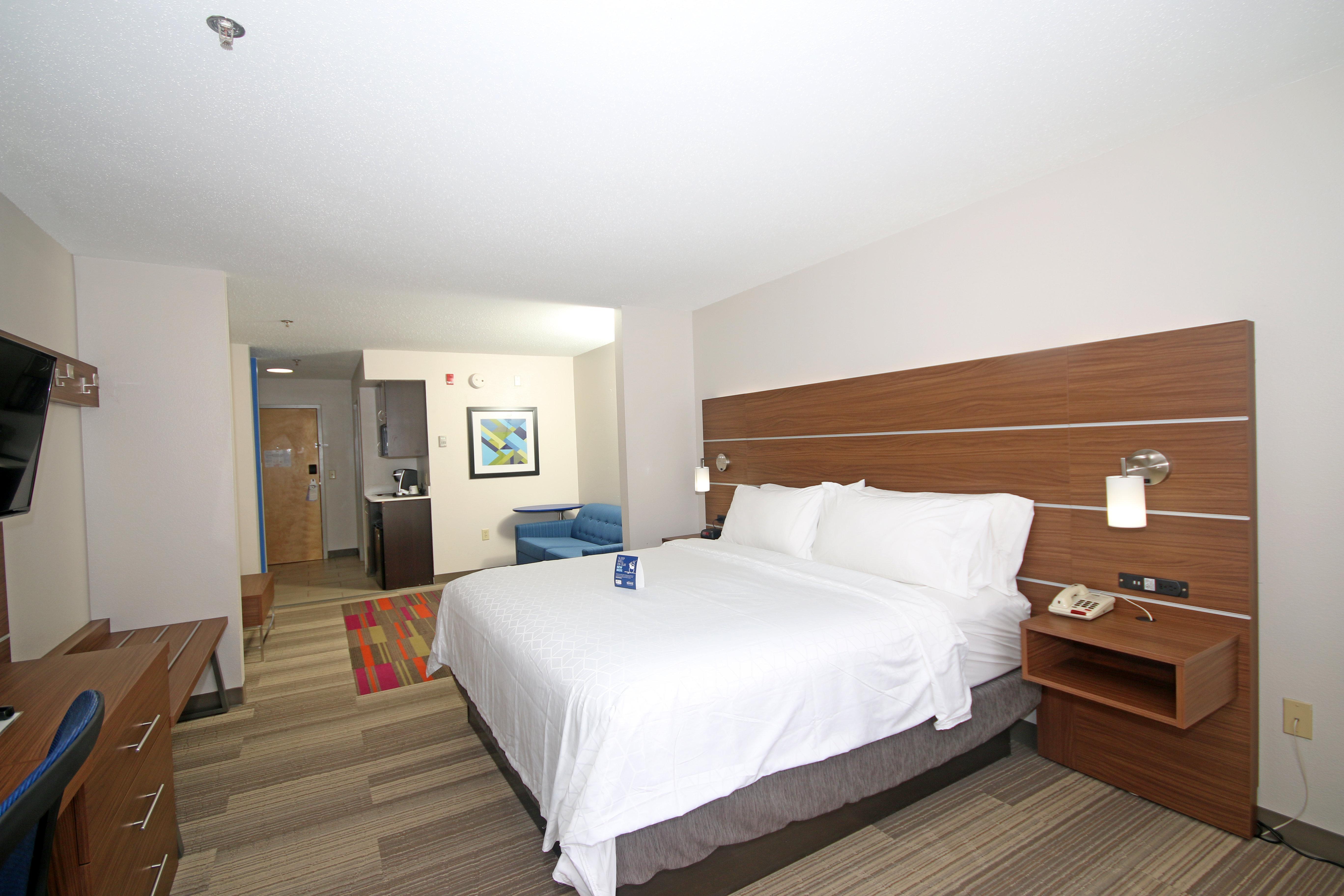 Holiday Inn Express Hotel & Suites Greensboro-East By Ihg Exteriör bild