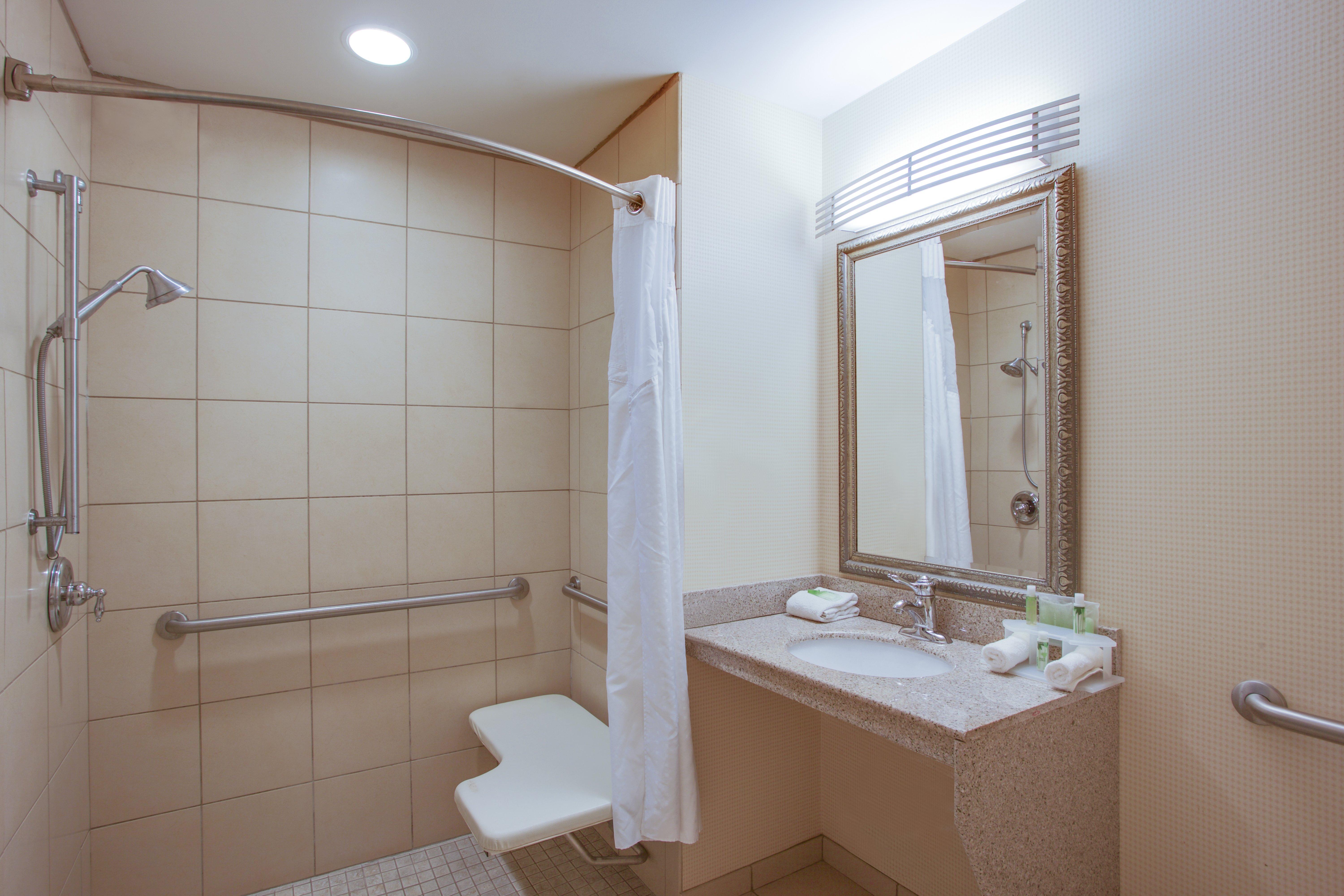 Holiday Inn Express Hotel & Suites Greensboro-East By Ihg Exteriör bild