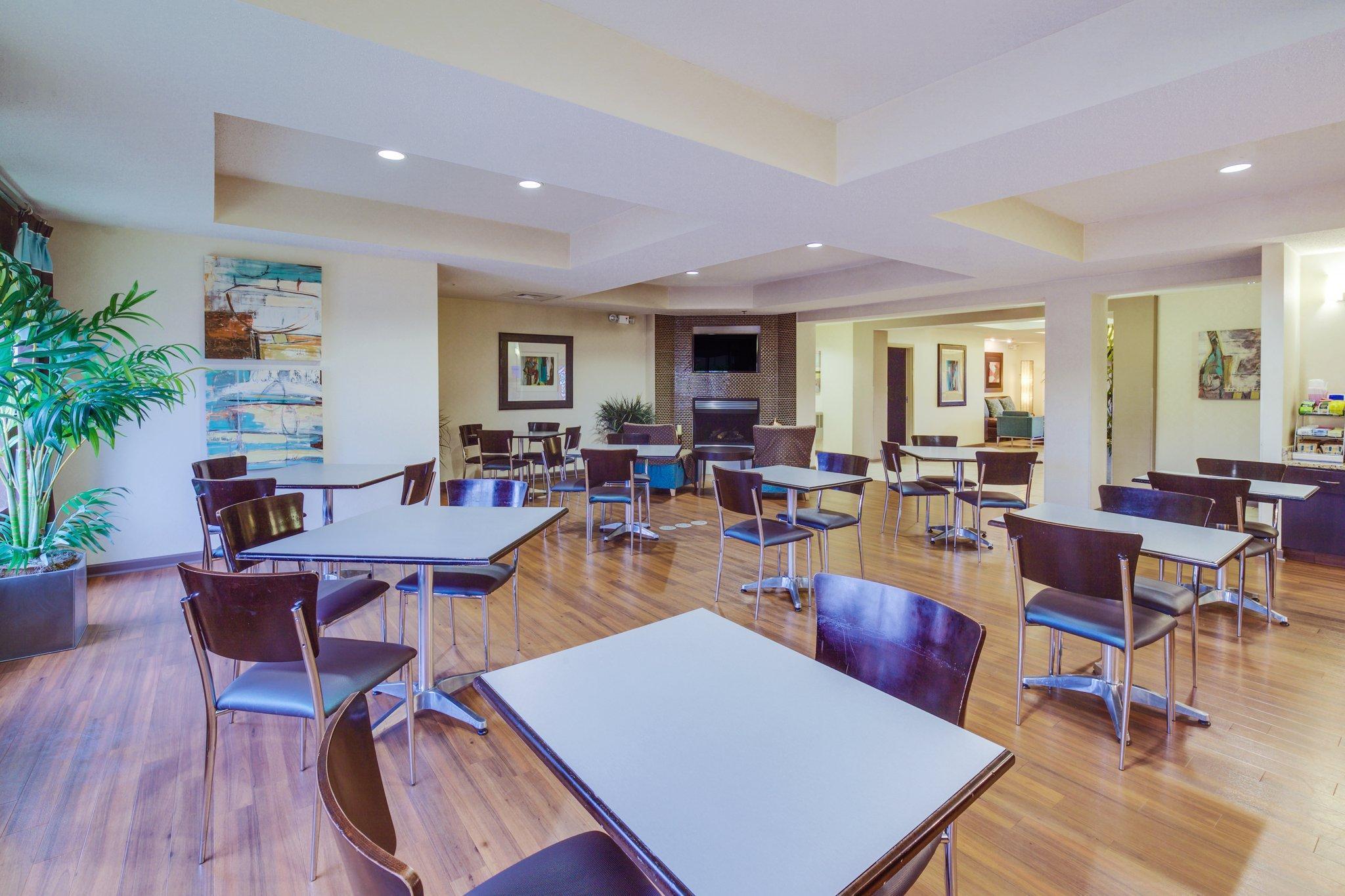 Holiday Inn Express Hotel & Suites Greensboro-East By Ihg Exteriör bild