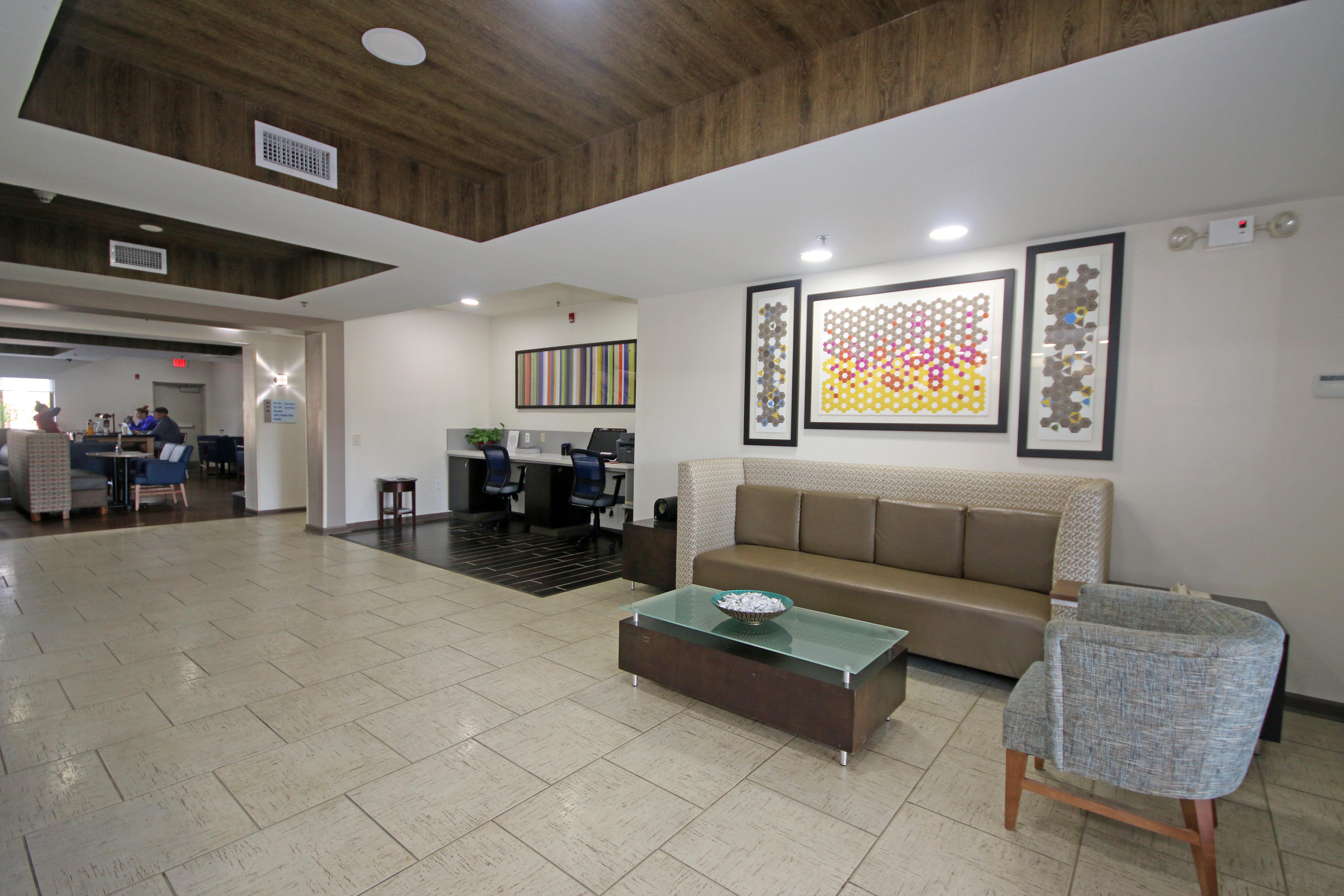 Holiday Inn Express Hotel & Suites Greensboro-East By Ihg Exteriör bild