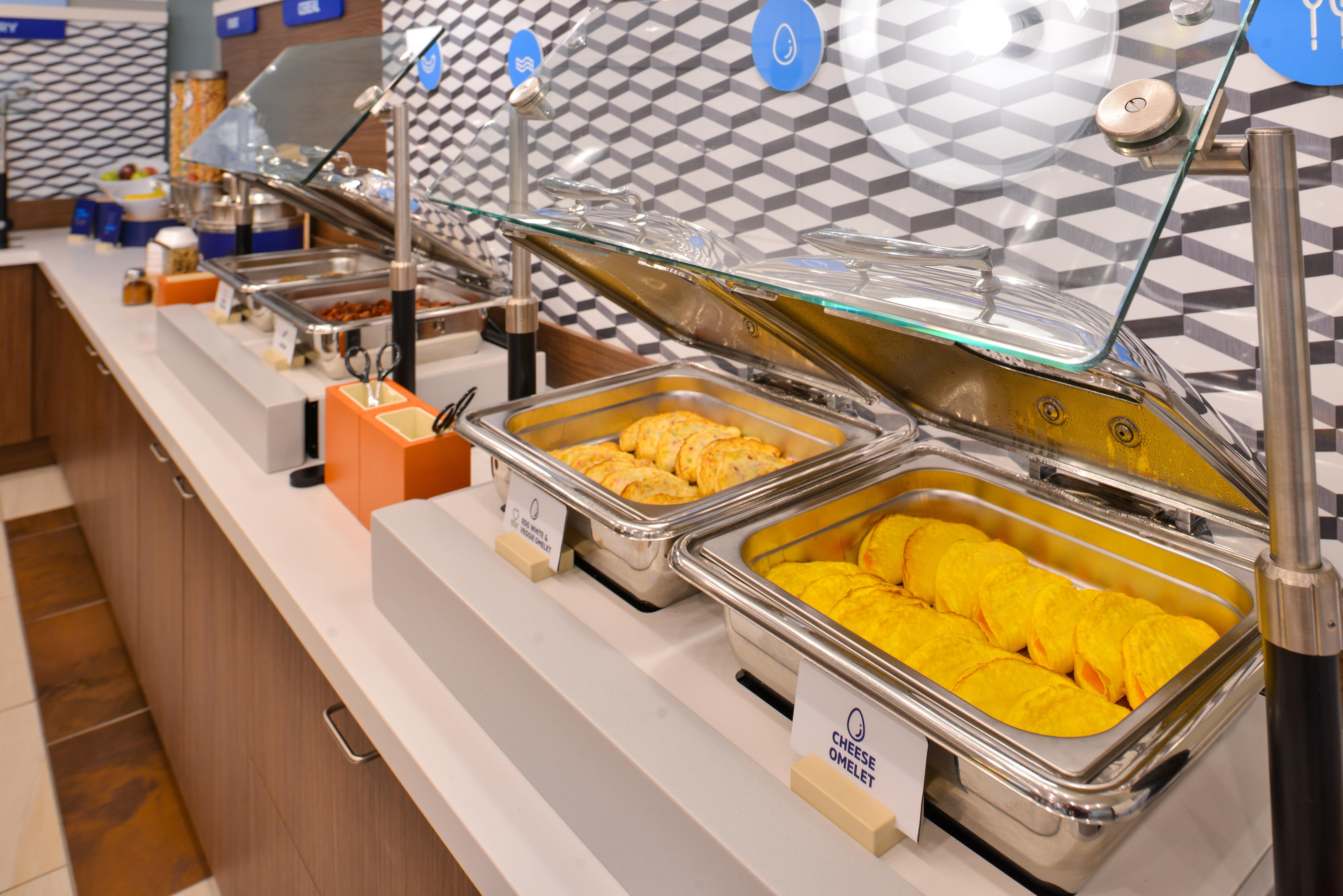 Holiday Inn Express Hotel & Suites Greensboro-East By Ihg Exteriör bild