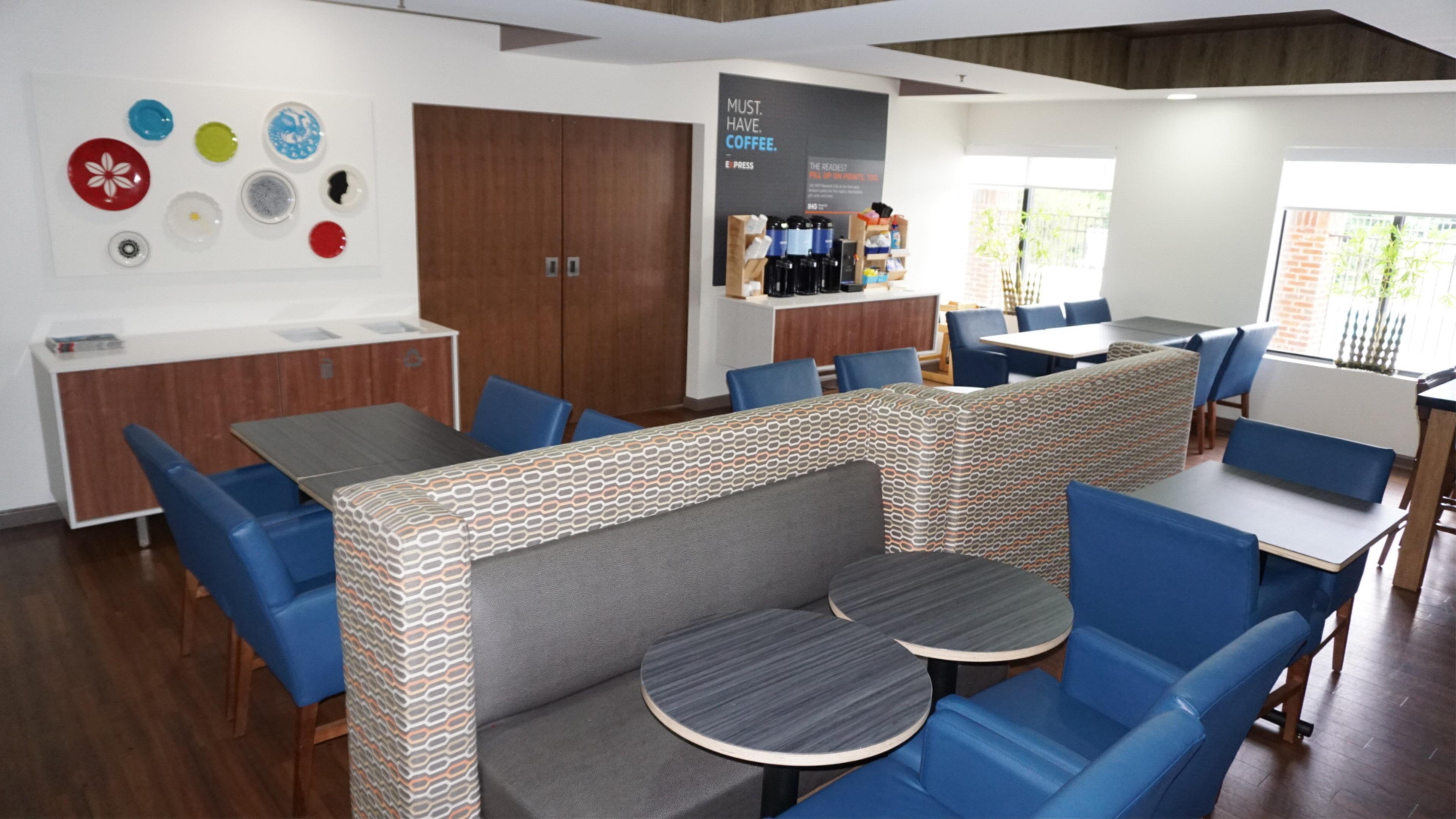 Holiday Inn Express Hotel & Suites Greensboro-East By Ihg Exteriör bild