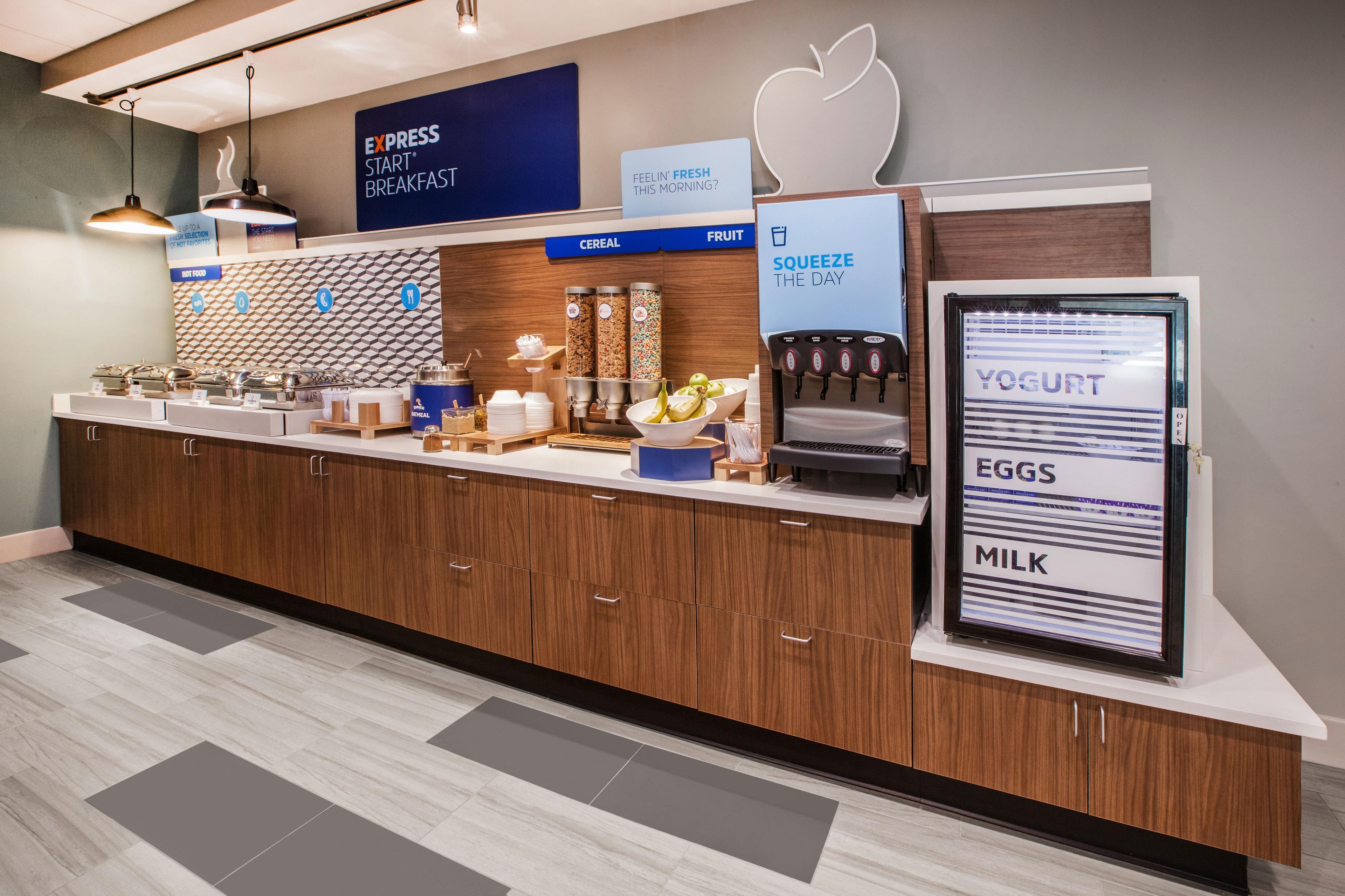 Holiday Inn Express Hotel & Suites Greensboro-East By Ihg Exteriör bild