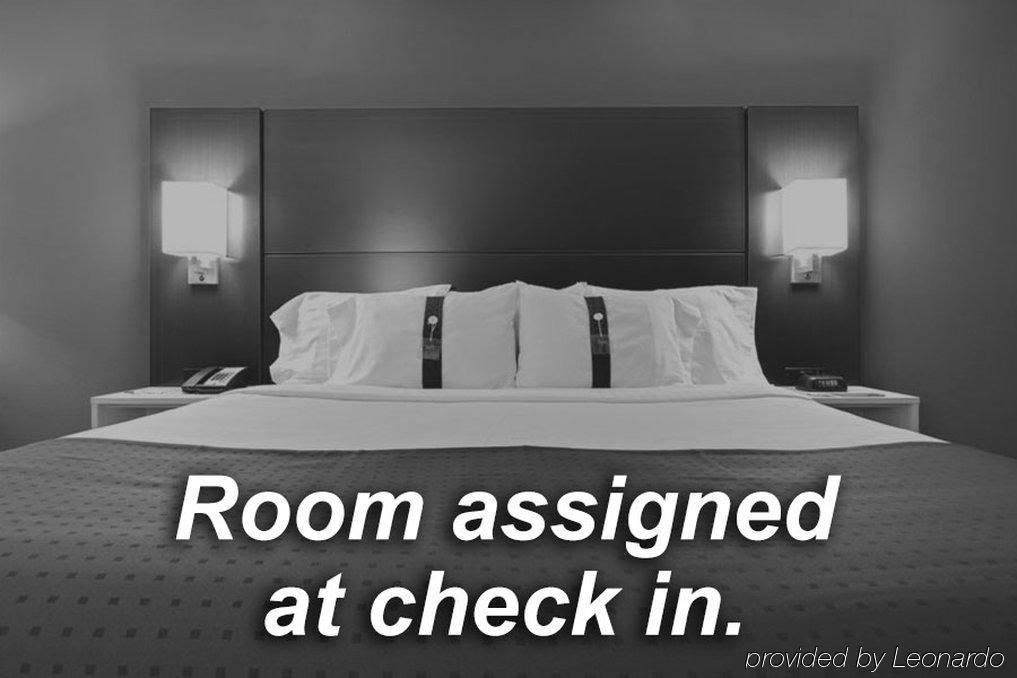 Holiday Inn Express Hotel & Suites Greensboro-East By Ihg Exteriör bild