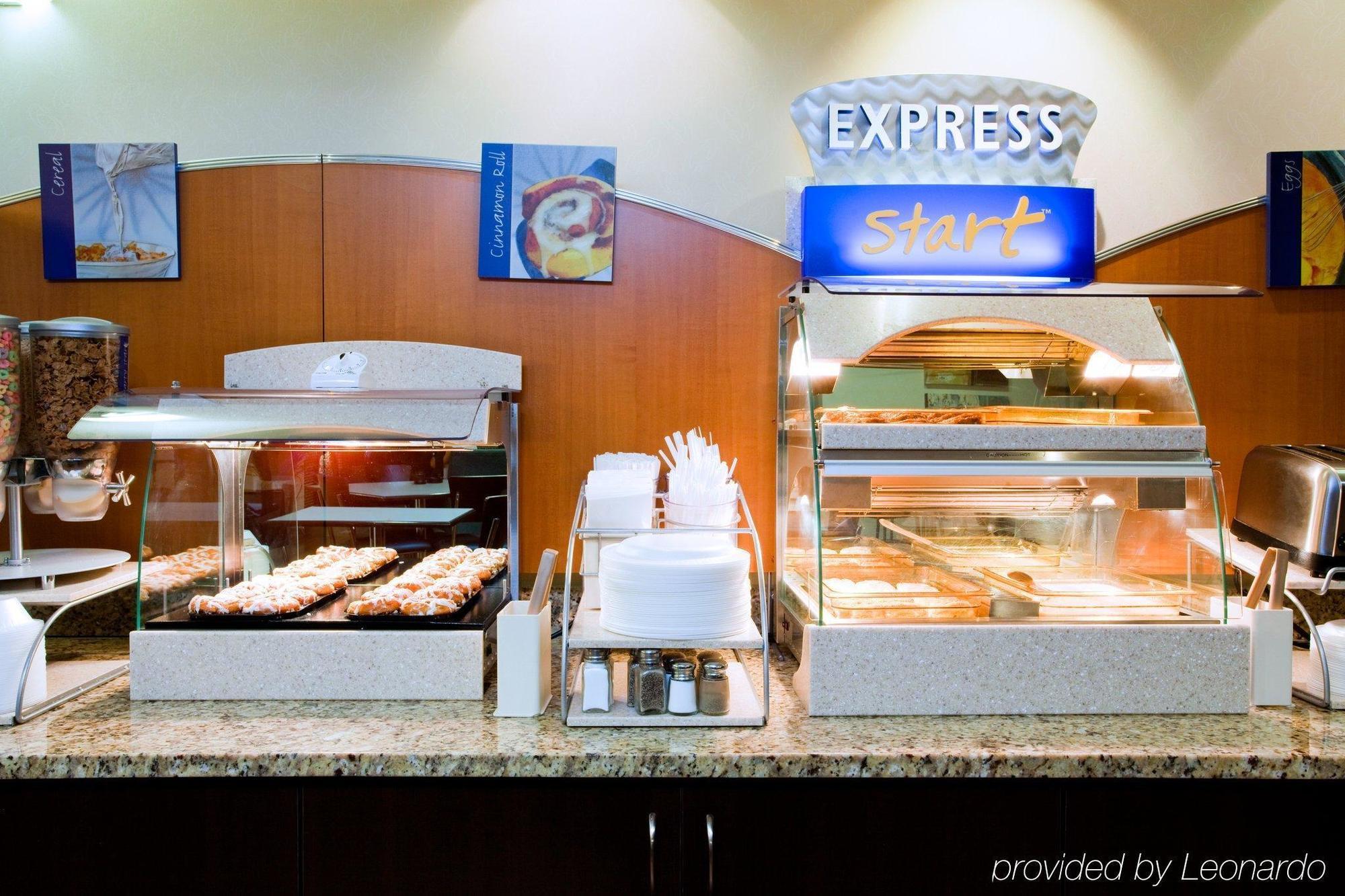 Holiday Inn Express Hotel & Suites Greensboro-East By Ihg Exteriör bild