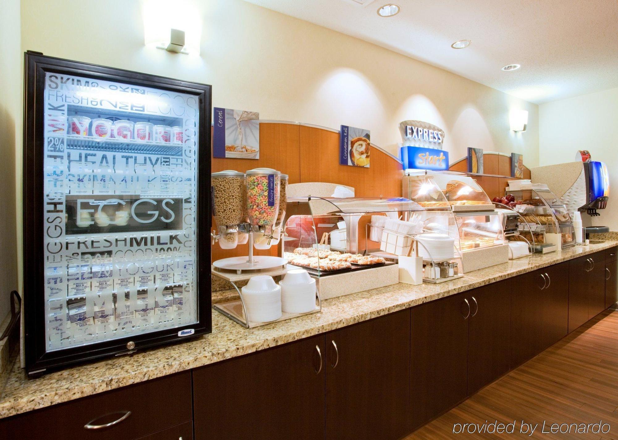 Holiday Inn Express Hotel & Suites Greensboro-East By Ihg Exteriör bild