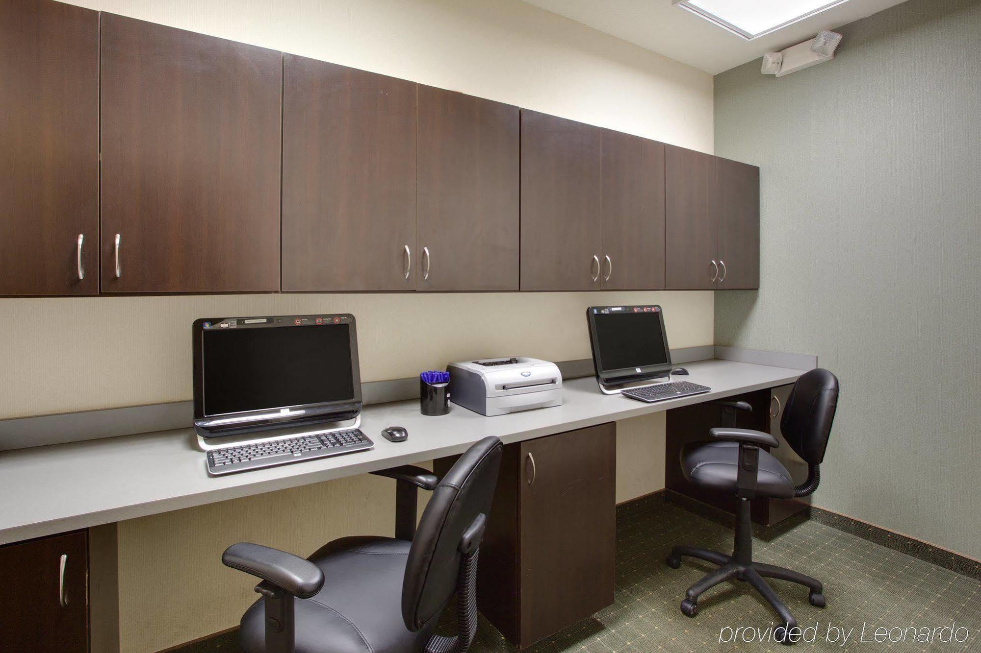 Holiday Inn Express Hotel & Suites Greensboro-East By Ihg Exteriör bild