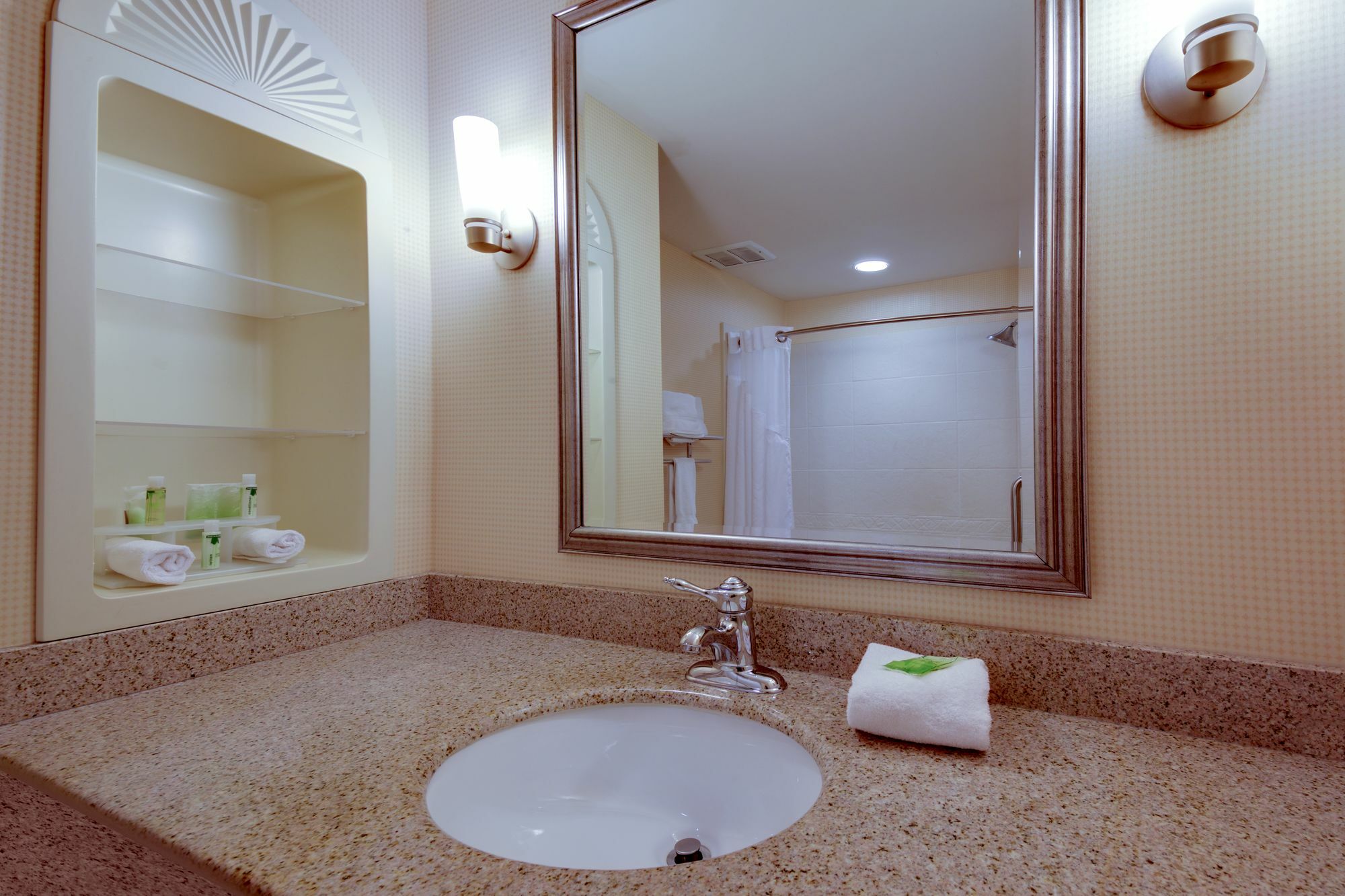 Holiday Inn Express Hotel & Suites Greensboro-East By Ihg Exteriör bild
