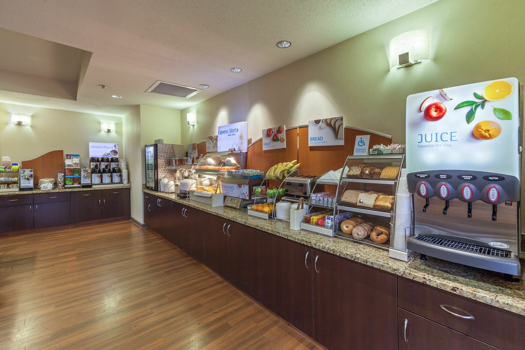 Holiday Inn Express Hotel & Suites Greensboro-East By Ihg Exteriör bild