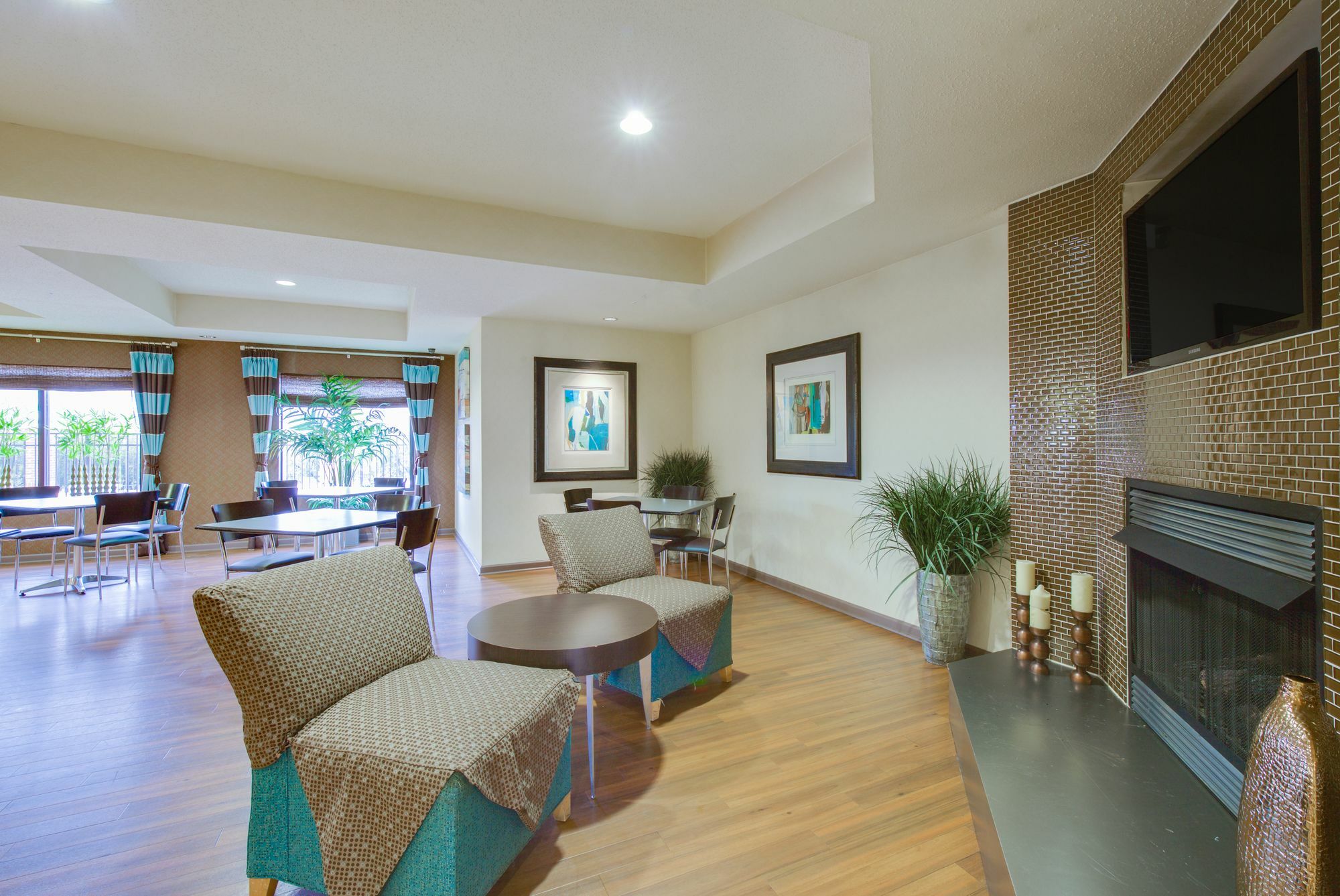 Holiday Inn Express Hotel & Suites Greensboro-East By Ihg Exteriör bild