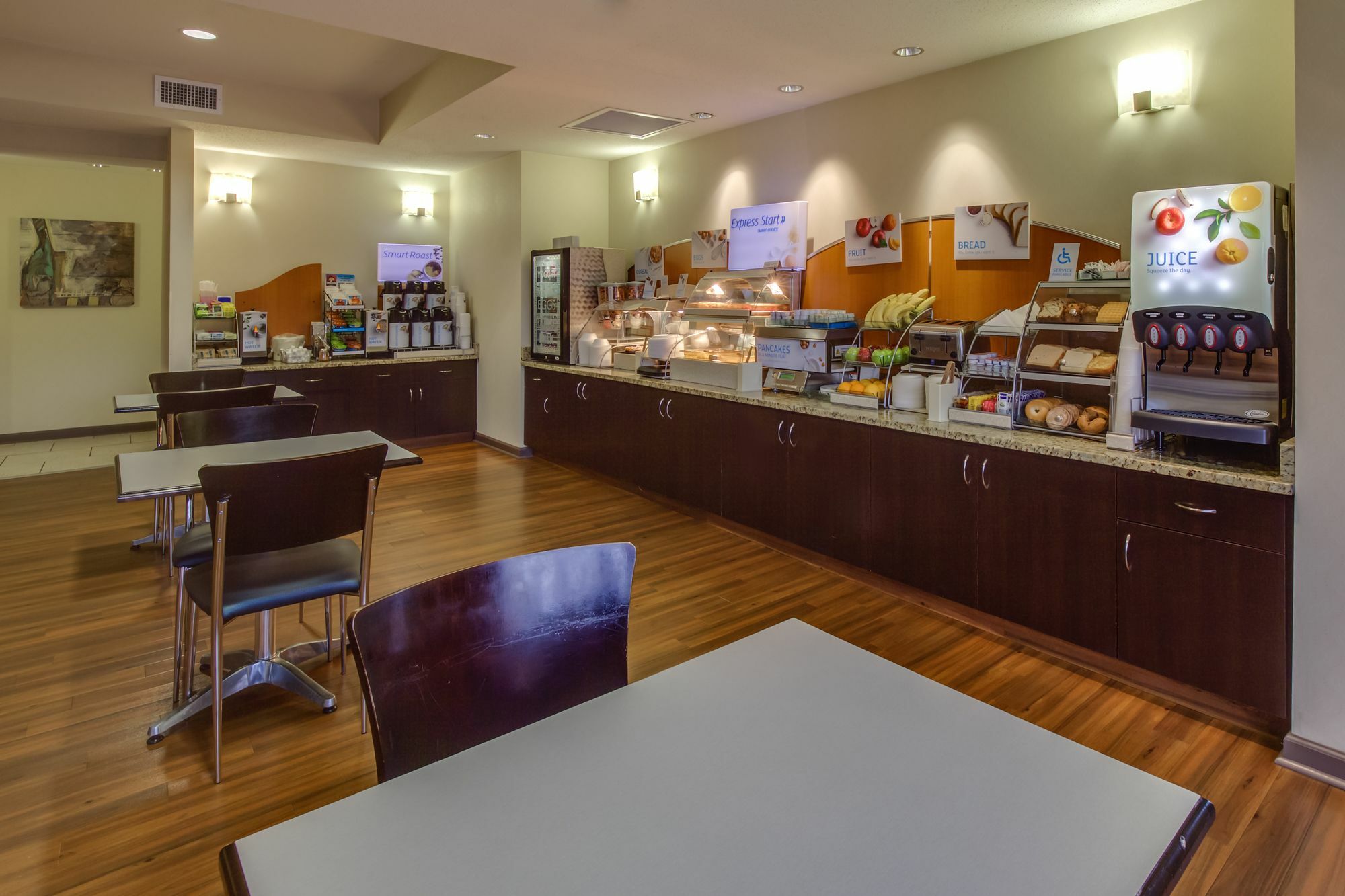 Holiday Inn Express Hotel & Suites Greensboro-East By Ihg Exteriör bild