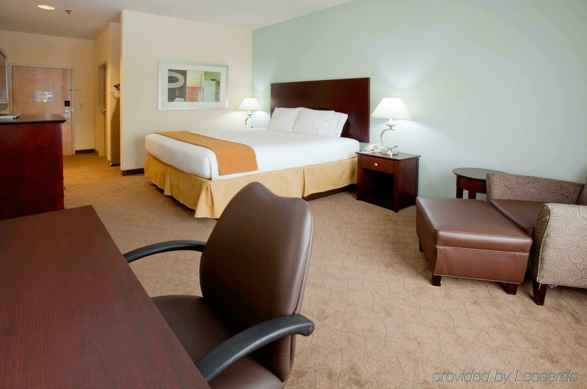 Holiday Inn Express Hotel & Suites Greensboro-East By Ihg Exteriör bild